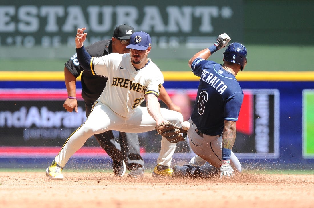 MLB Clutch hitting allows Brewers to edge Rays